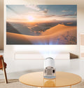 Proyector Smart View en el salón proyectando un desierto en la pared